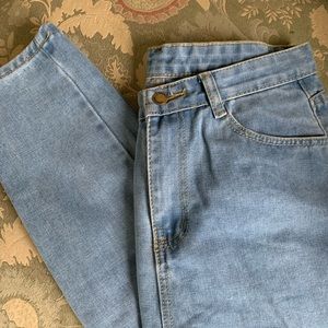 New Women’s M light wash straight cut jeans